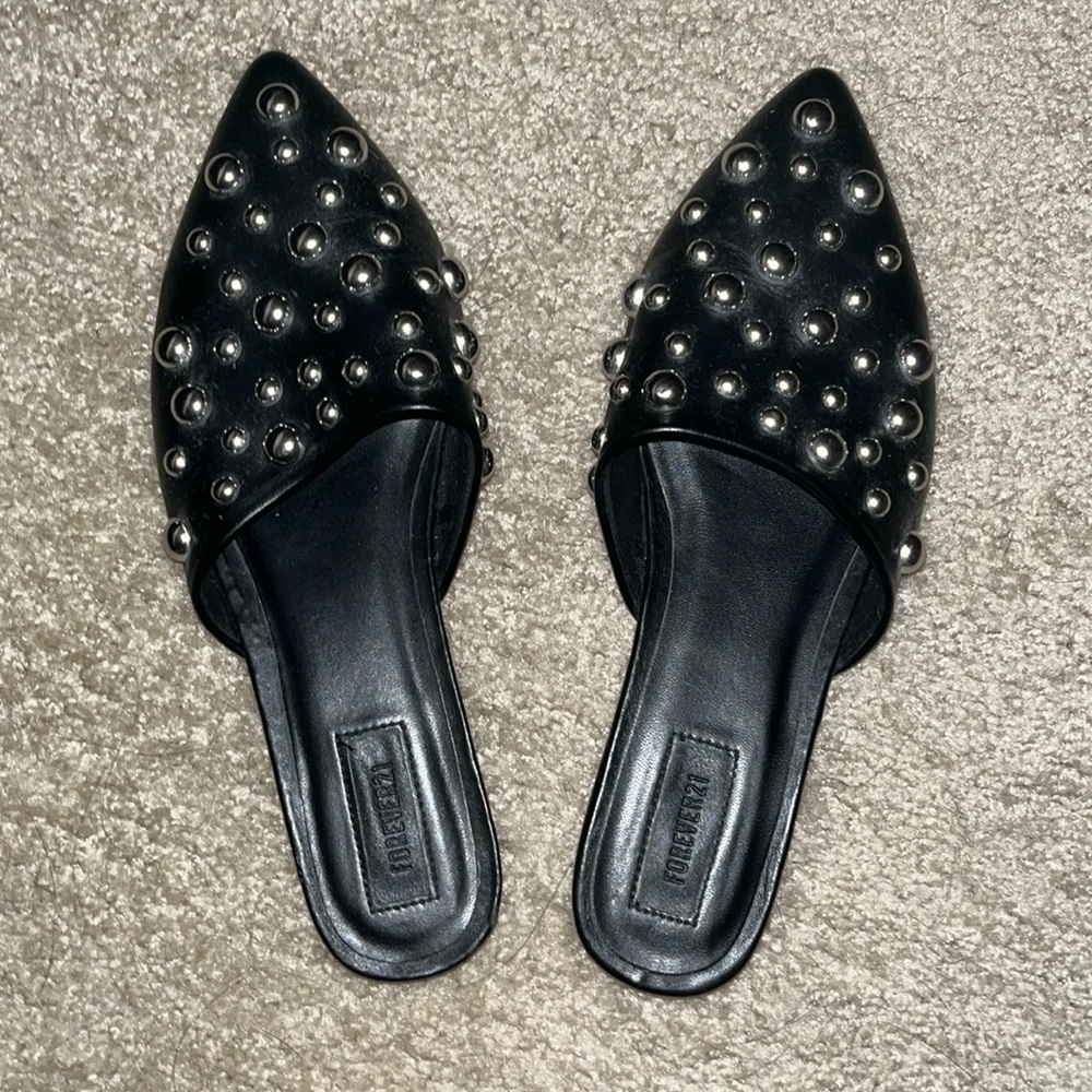 Pointed toe flats
